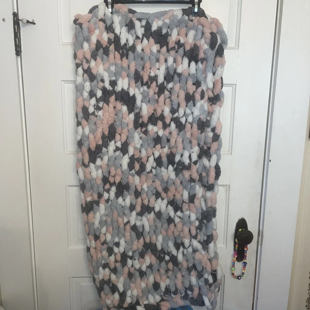 Hand Crafted Chunky‎ Lap Throw 36
